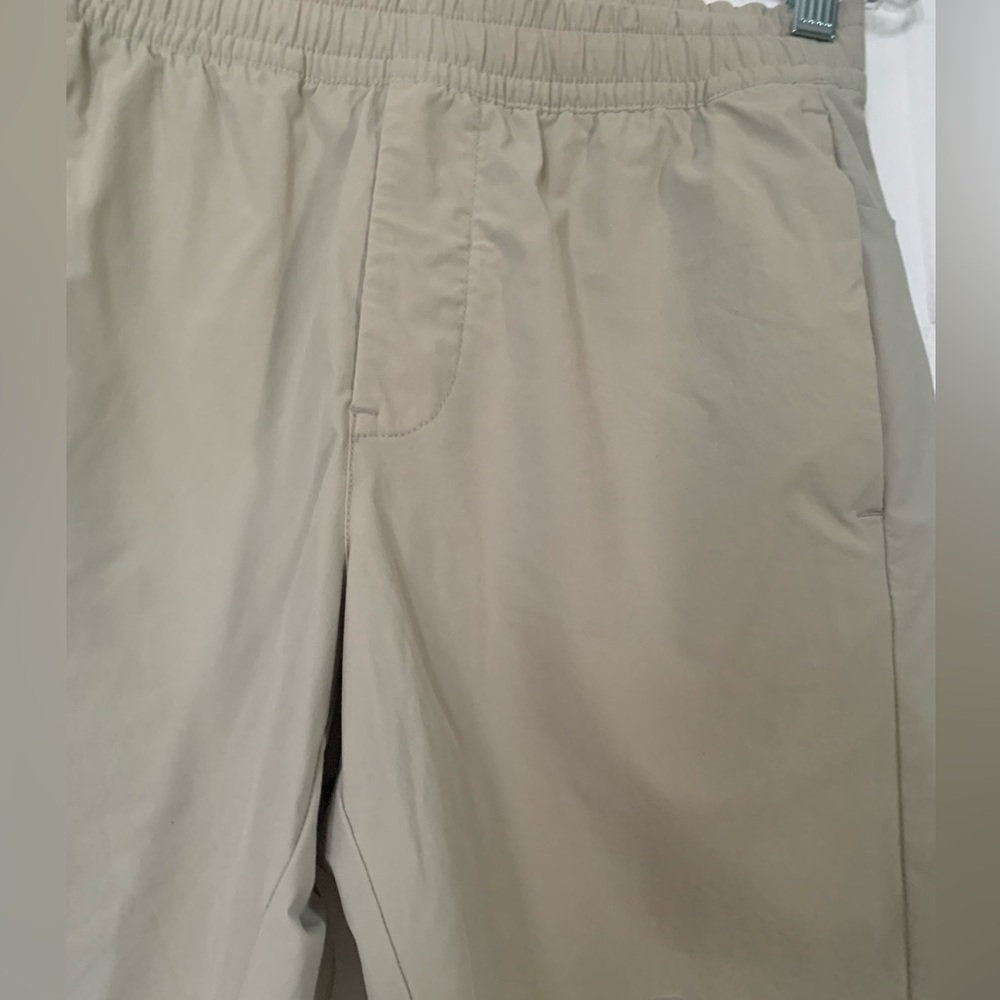 Everlane Men’s Lightweight Performance Shorts Khaki Beige Size XS Elastic Waist - Picture 2 of 4